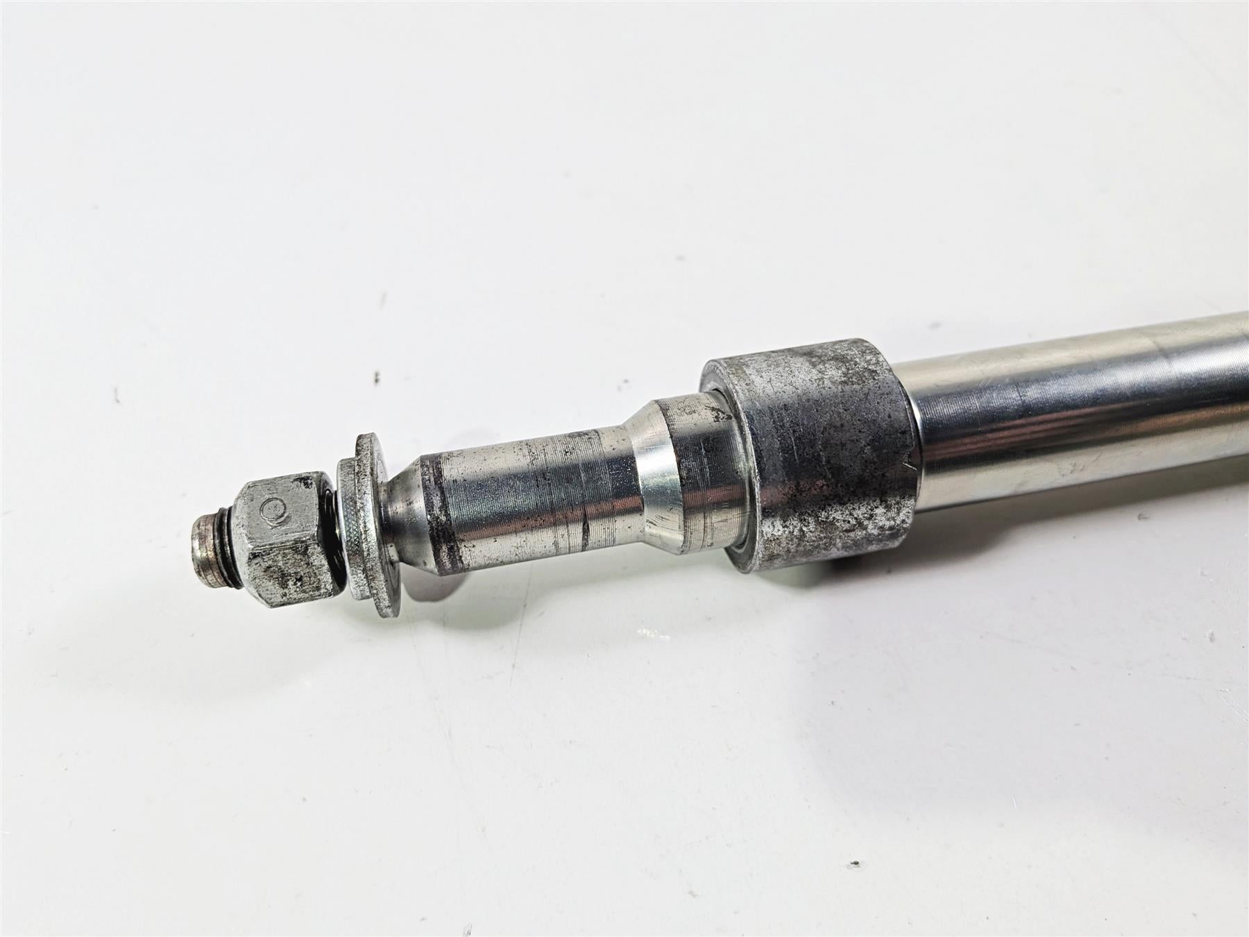 2004 Harley Touring FLTRI Road Glide Front Axle Wheel Spindle 1" 43364-00-Mototech271