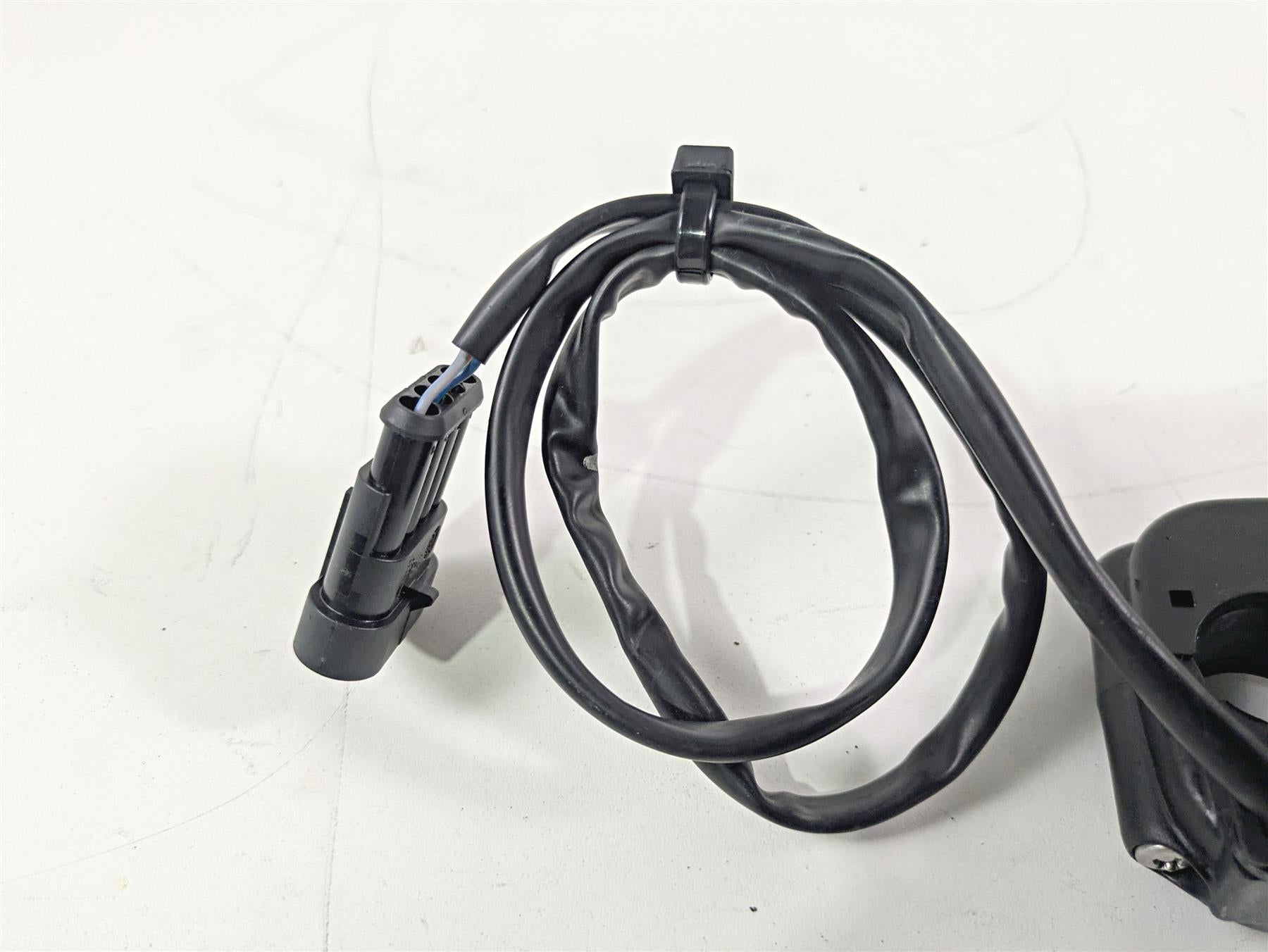 2017 Aprilia RSV 1100 Tuono V4 Factory Right Hand Control Switch B045021 {{ shop.shopifyCountryName }} - Mototech271