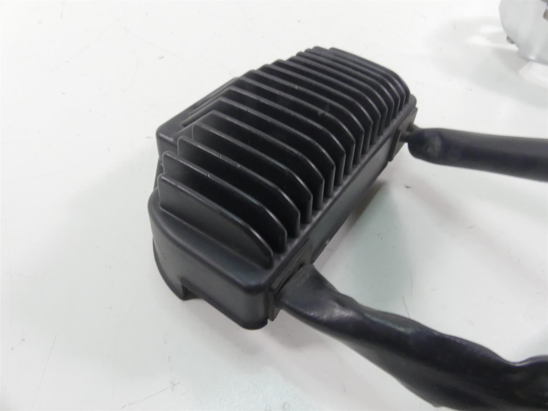 2004 Harley FXDWGI Dyna Wide Glide Rectifier Voltage Regulator 74631-04 {{ shop.shopifyCountryName }} - Mototech271