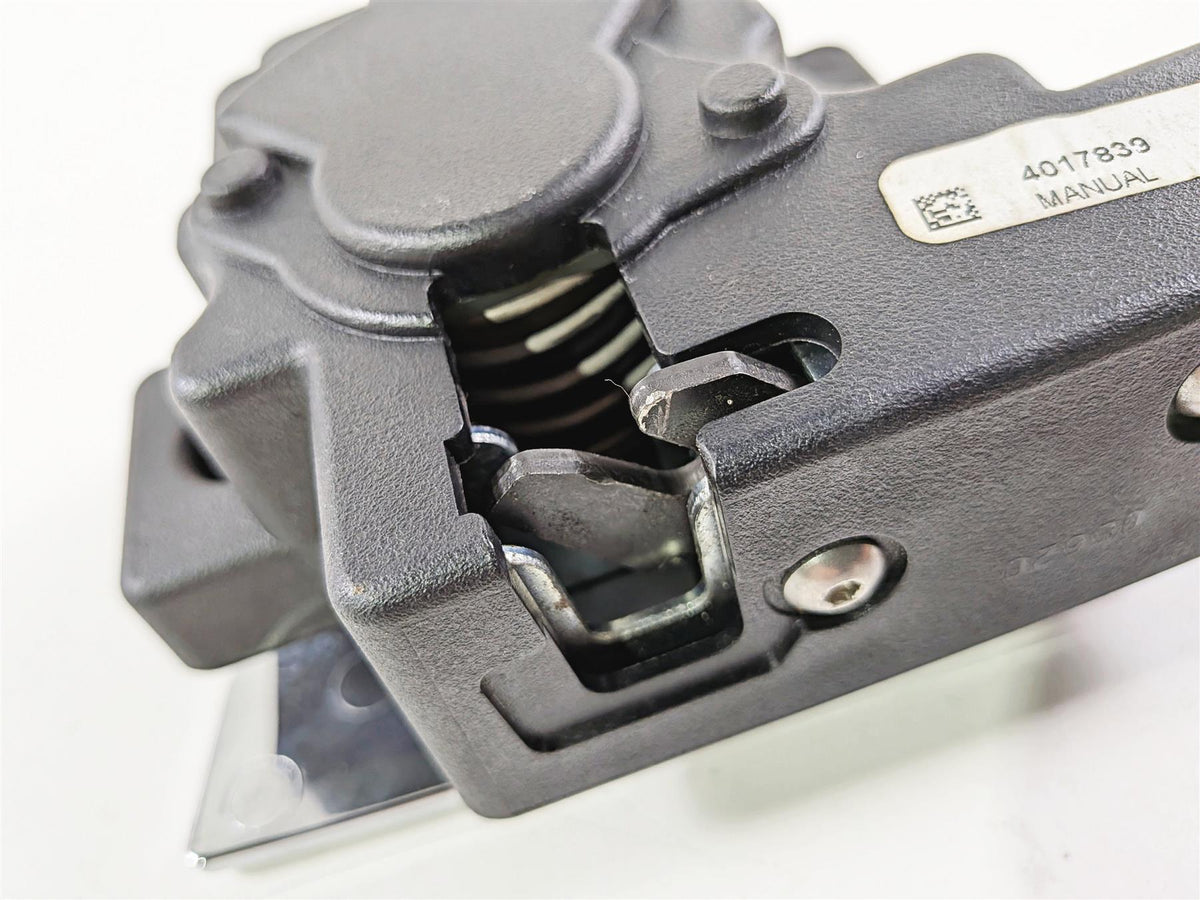2020 Indian Challenger Limited Left Manual Saddle Bag Lock Latch 4017839-Mototech271