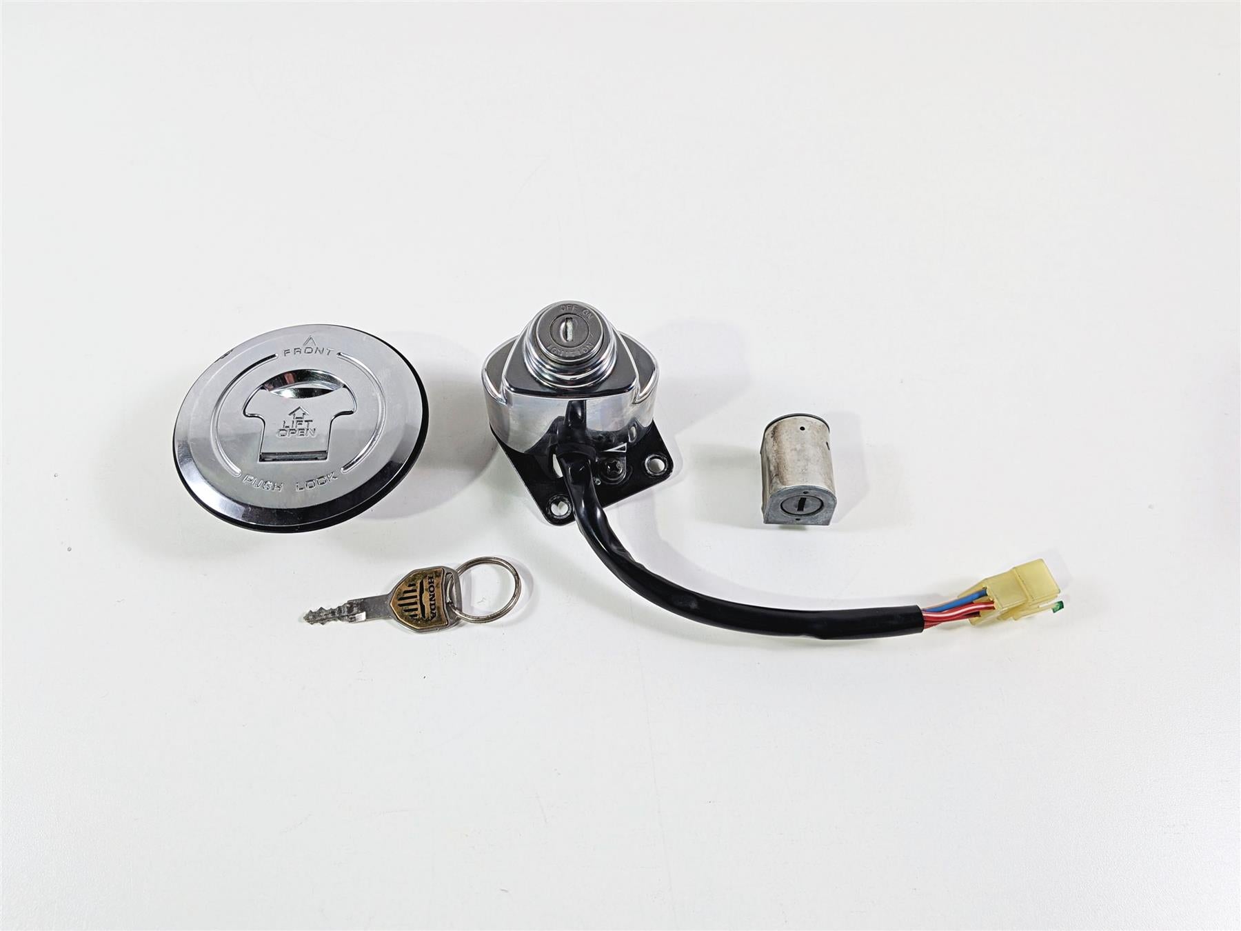 2003 Honda V-Twin VTX1800 C Ignition Switch Key Lock Tank Cap Set 35010-MCH-010 {{ shop.shopifyCountryName }} - Mototech271
