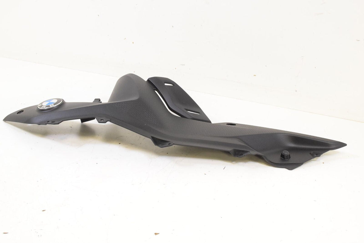 2016 BMW R1200RS R1200 RS K054 Right Between Leg Fairing Cover Panel 46638545320 {{ shop.shopifyCountryName }} - Mototech271