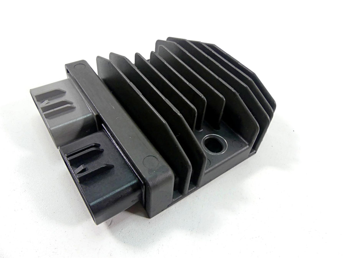 2022 Triumph Speed Triple 1200 RS Rectifier Voltage Regulator T1300679 FH027AA {{ shop.shopifyCountryName }} - Mototech271