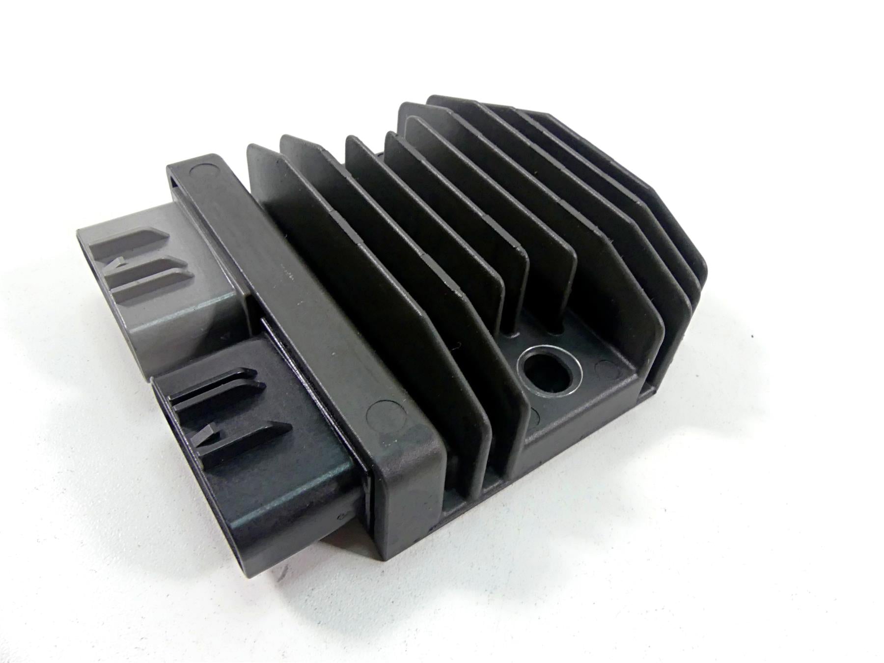 2022 Triumph Speed Triple 1200 RS Rectifier Voltage Regulator T1300679 FH027AA {{ shop.shopifyCountryName }} - Mototech271