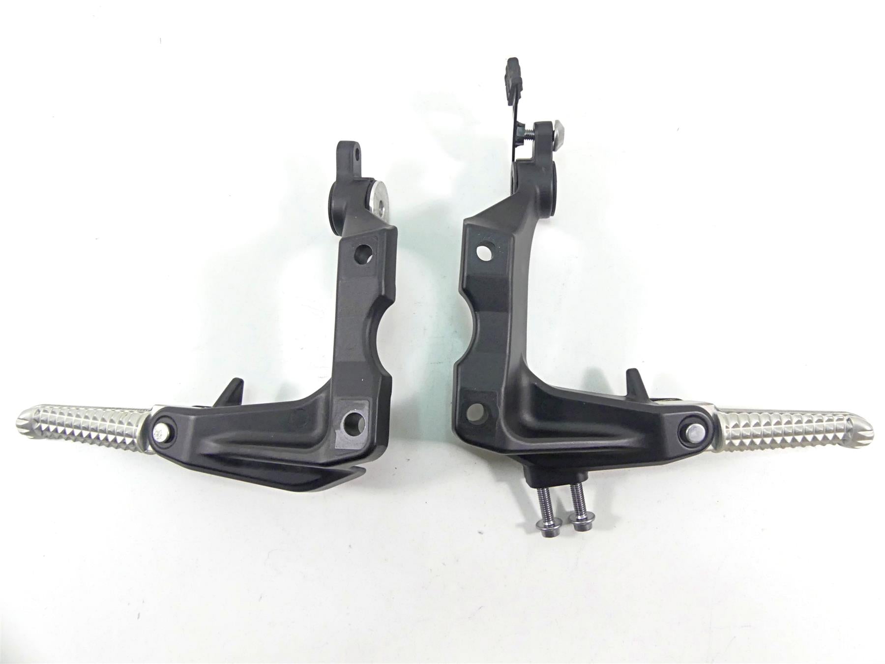 2012 Yamaha VMX17 VMAX 1700 Rear Passenger Footpeg Set 2S3-27430-00 2S3-27440-00 {{ shop.shopifyCountryName }} - Mototech271
