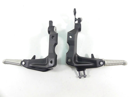 2012 Yamaha VMX17 VMAX 1700 Rear Passenger Footpeg Set 2S3-27430-00 2S3-27440-00 {{ shop.shopifyCountryName }} - Mototech271