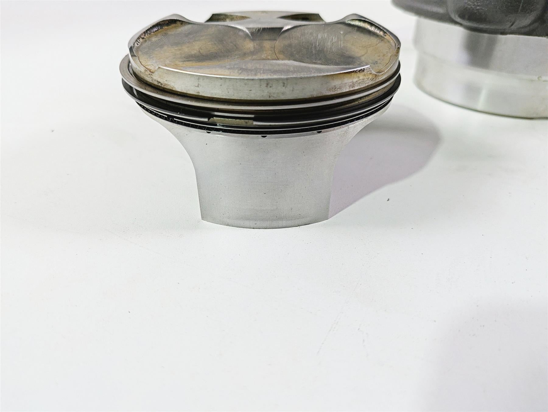 2012 Ducati Streetfighter 848 Rear Vertical Cylinder Jug Piston Set 120Z0021AB {{ shop.shopifyCountryName }} - Mototech271