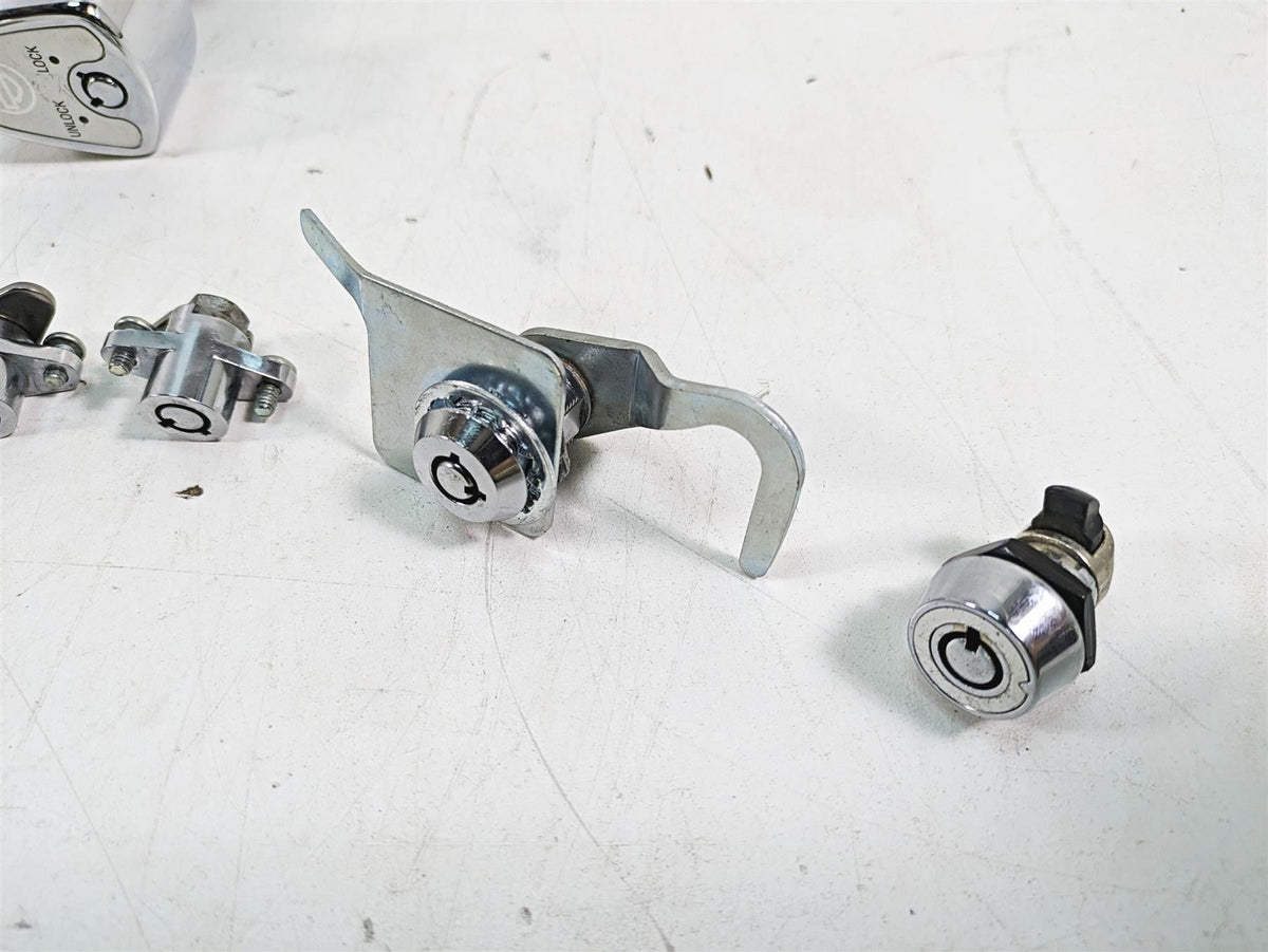 2010 Harley Touring FLHTCU Electra Glide Ignition Switch Key Lock Set 71572-06 {{ shop.shopifyCountryName }} - Mototech271