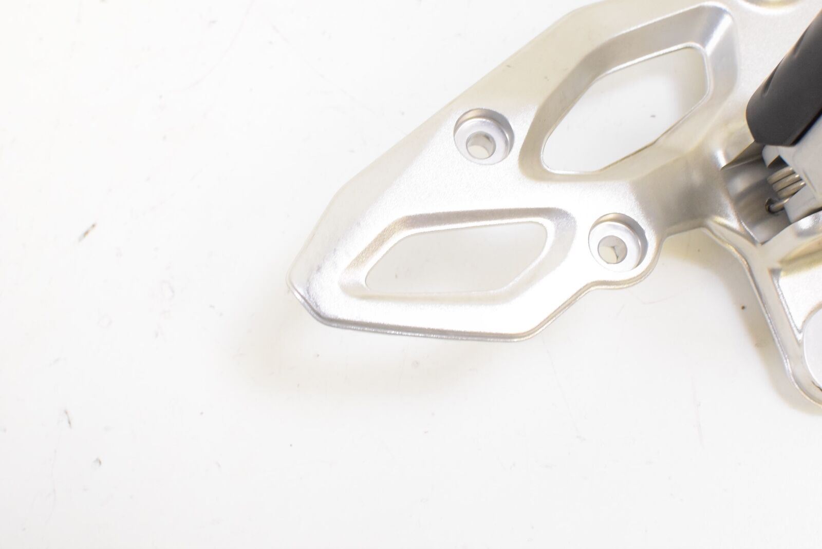 2016 BMW R1200R R1200 R K53 Right Rider Driver Footpeg Foot Peg 46718540797 {{ shop.shopifyCountryName }} - Mototech271