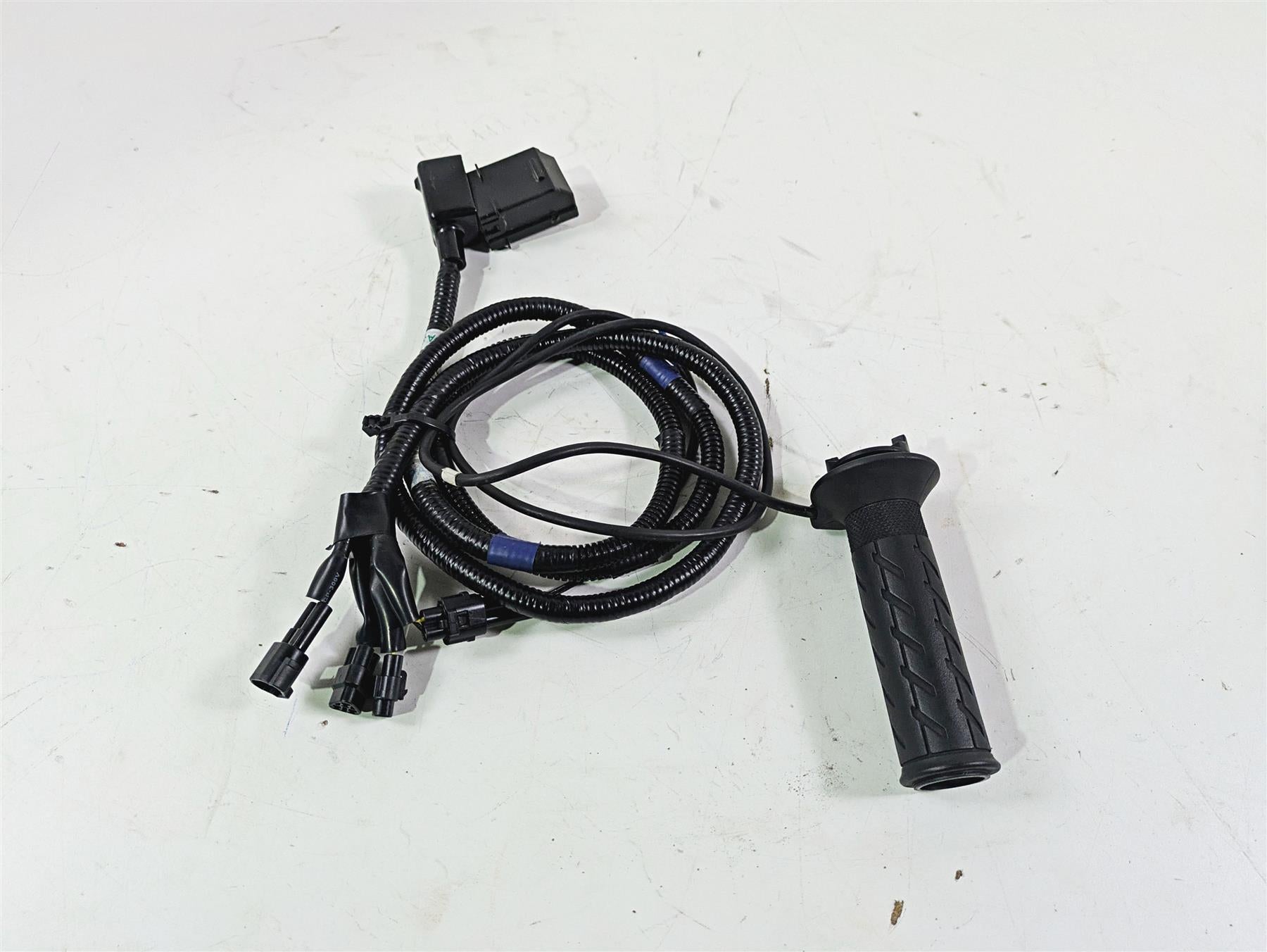 2020 Suzuki V-Strom 1050 XT Right Heated Grip + Wiring Set 57100-06822-000 {{ shop.shopifyCountryName }} - Mototech271