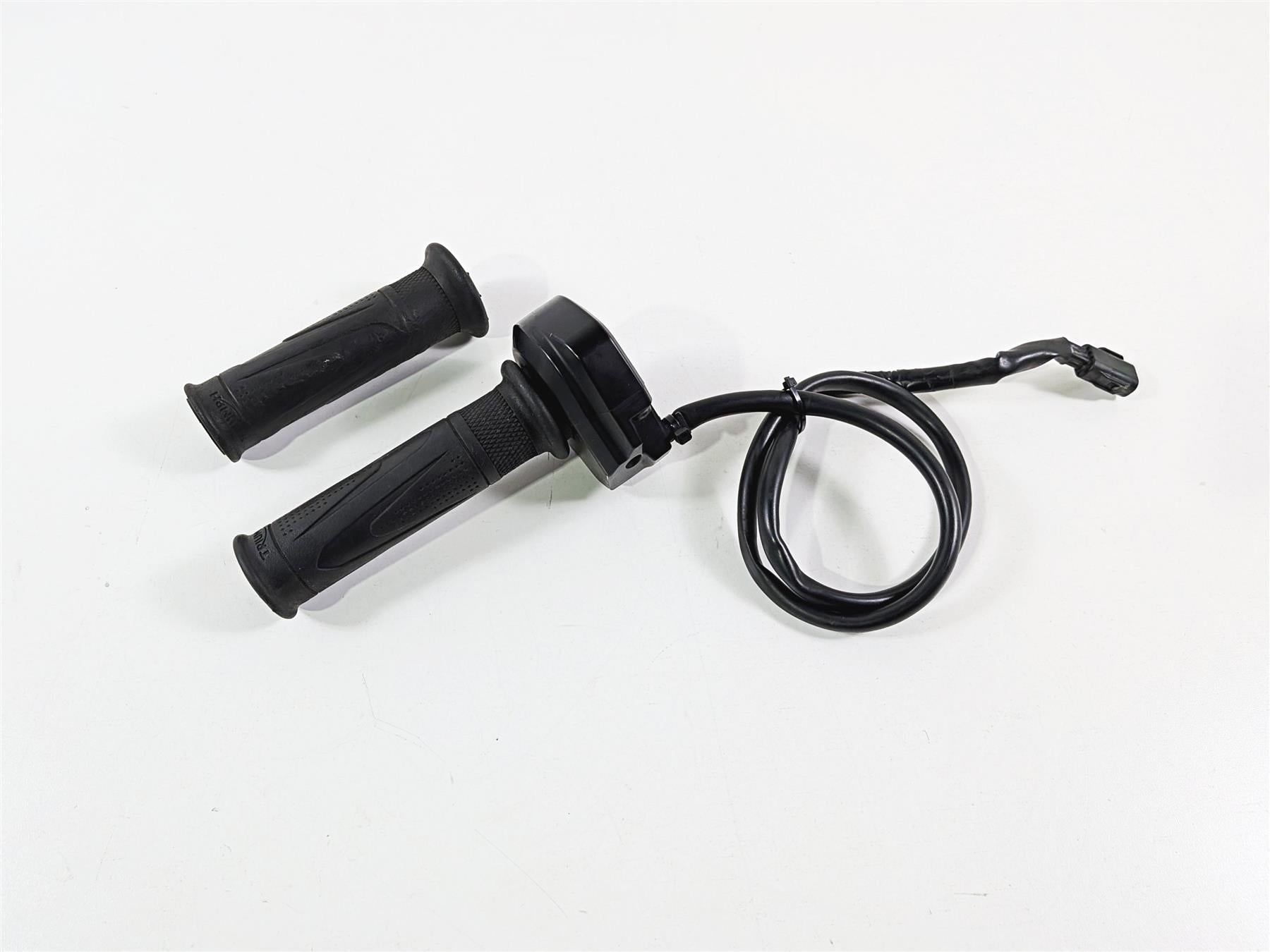 2019 Triumph Speed Triple RS 1050 Ride By Wire Throttle Grip Sensor T2042226 {{ shop.shopifyCountryName }} - Mototech271