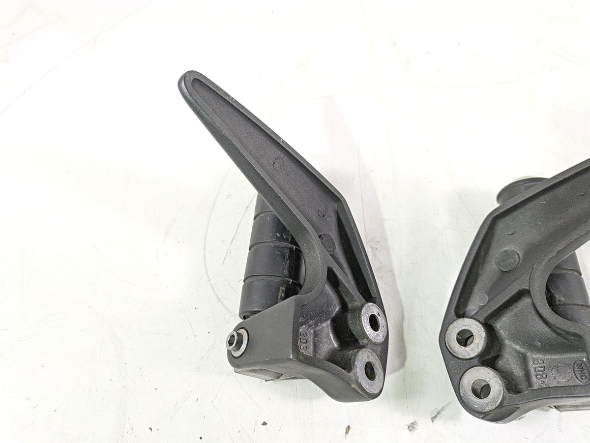 2008 Yamaha XVS1300 V-Star Tourer Rear Passenger Footpeg Set 3D8-27430-00-00 {{ shop.shopifyCountryName }} - Mototech271