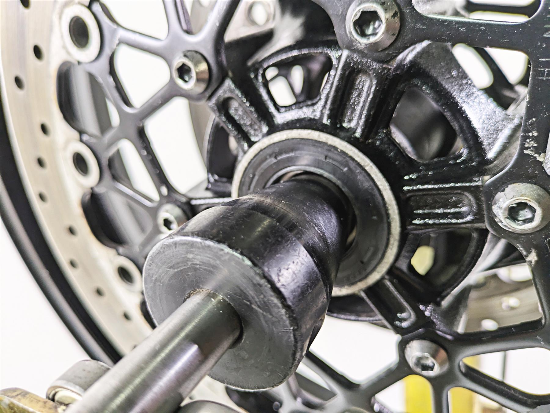 2008 Suzuki GSXR600 Front Wheel Rim 17x3.5 & Brake Rotor Discs 54111-37H00-019 {{ shop.shopifyCountryName }} - Mototech271
