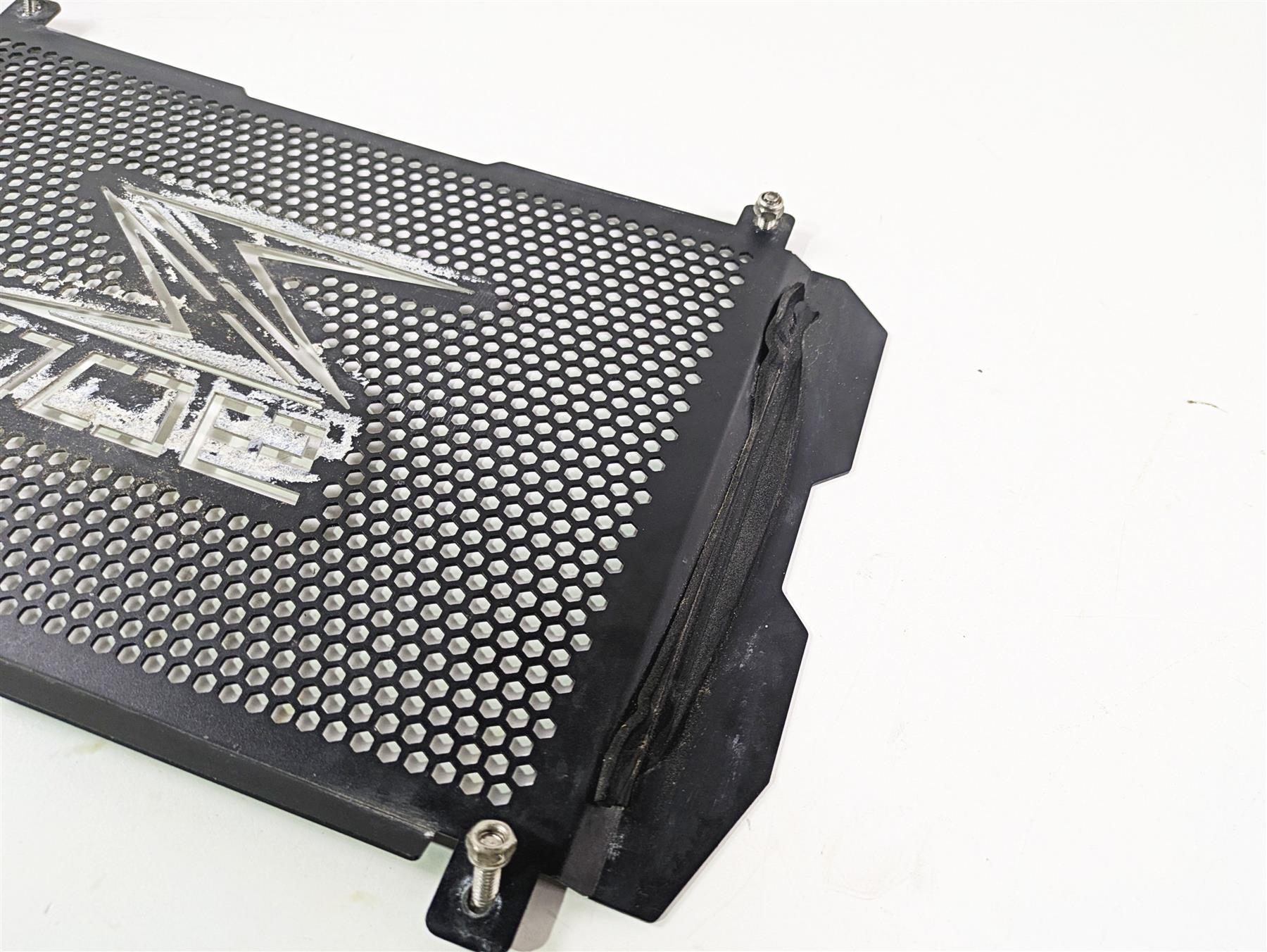 2020 Kawasaki Z900 ZR900 Radiator Guard Grille Protector Cover {{ shop.shopifyCountryName }} - Mototech271