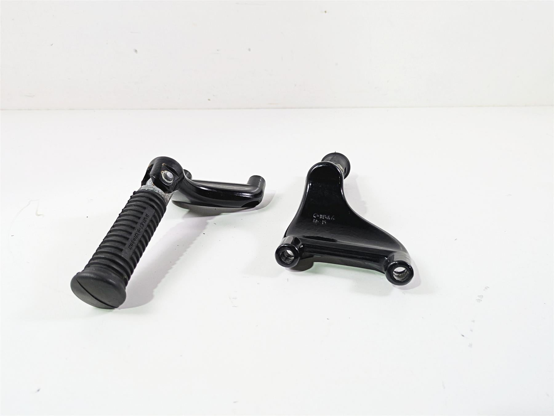 2007 Harley Sportster XL1200 C Rear Passenger Foot Peg Set 49314-04 49315-04 {{ shop.shopifyCountryName }} - Mototech271