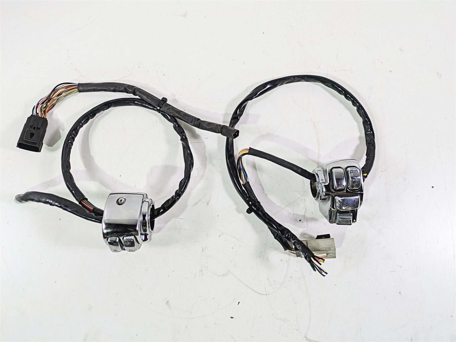2010 Harley Touring FLHX Street Glide Left Right Chrome Control Switch 71682-06A {{ shop.shopifyCountryName }} - Mototech271