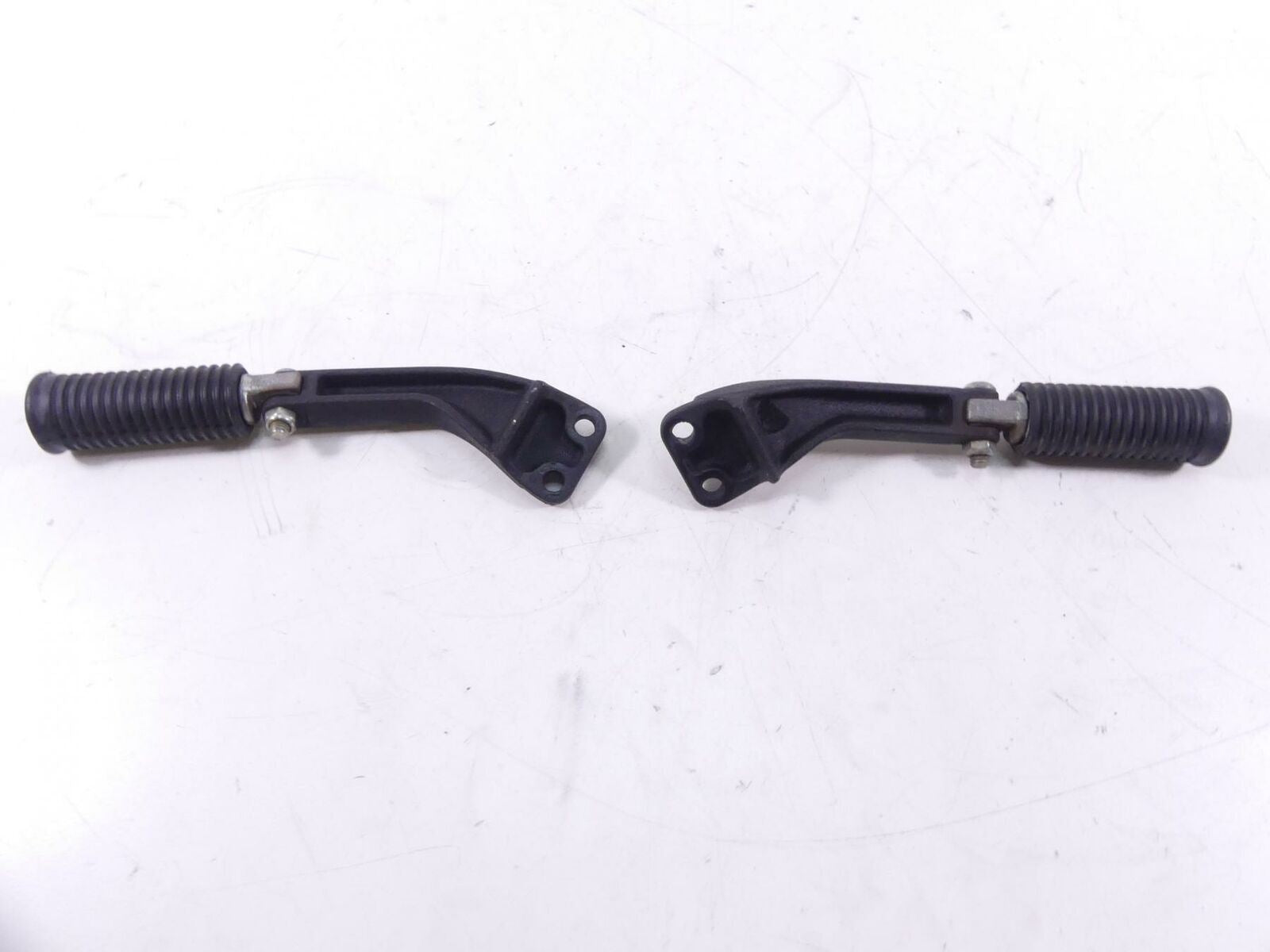 2008 Harley FXDF Dyna Fat Bob Rear Footpeg Foot Peg Rest Set 49230-06 49224-06A {{ shop.shopifyCountryName }} - Mototech271