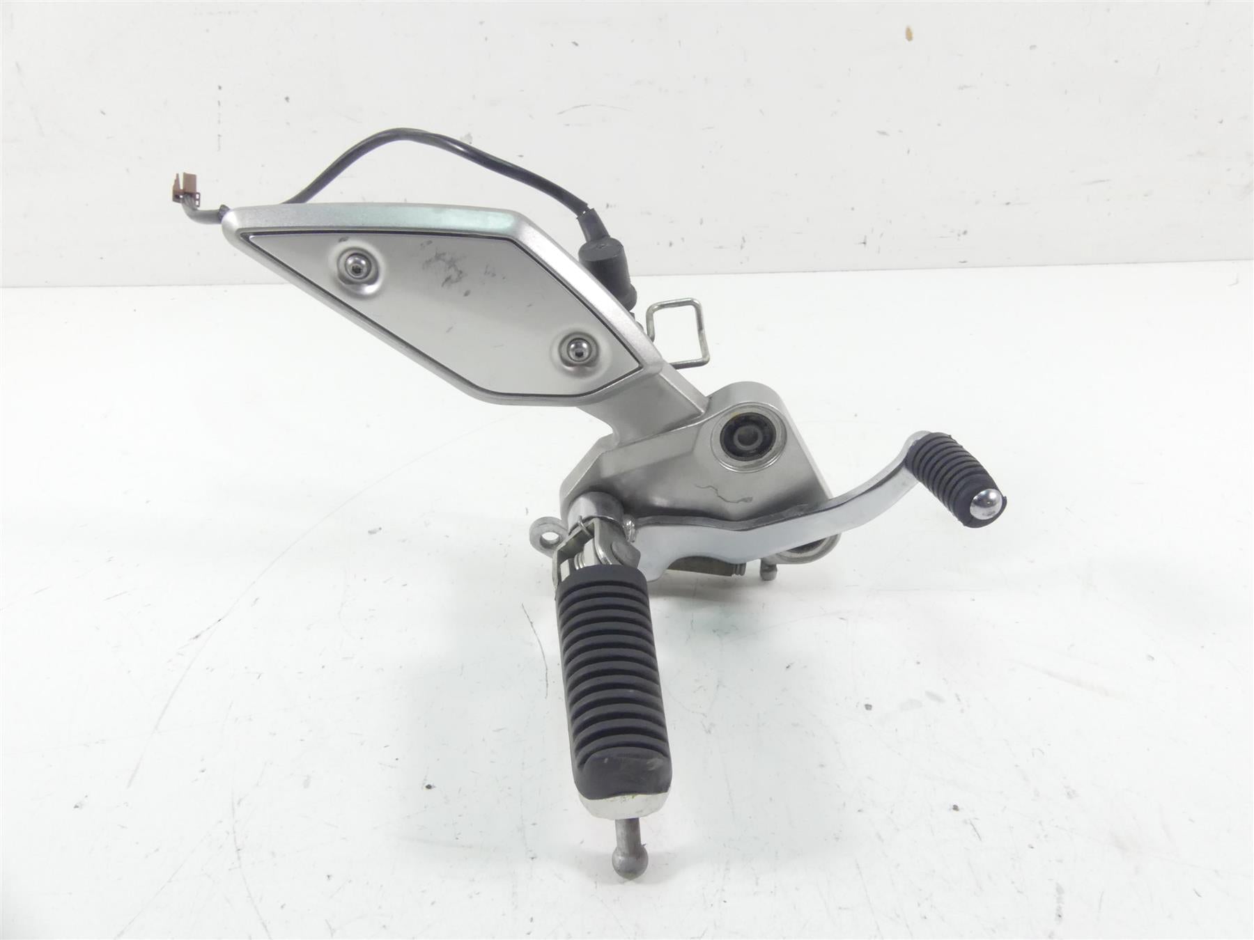 2008 Yamaha FZ1 Fazer Right Rider Footpeg Brake Pedal -Read 2D1-27443-00-00 | Mototech271