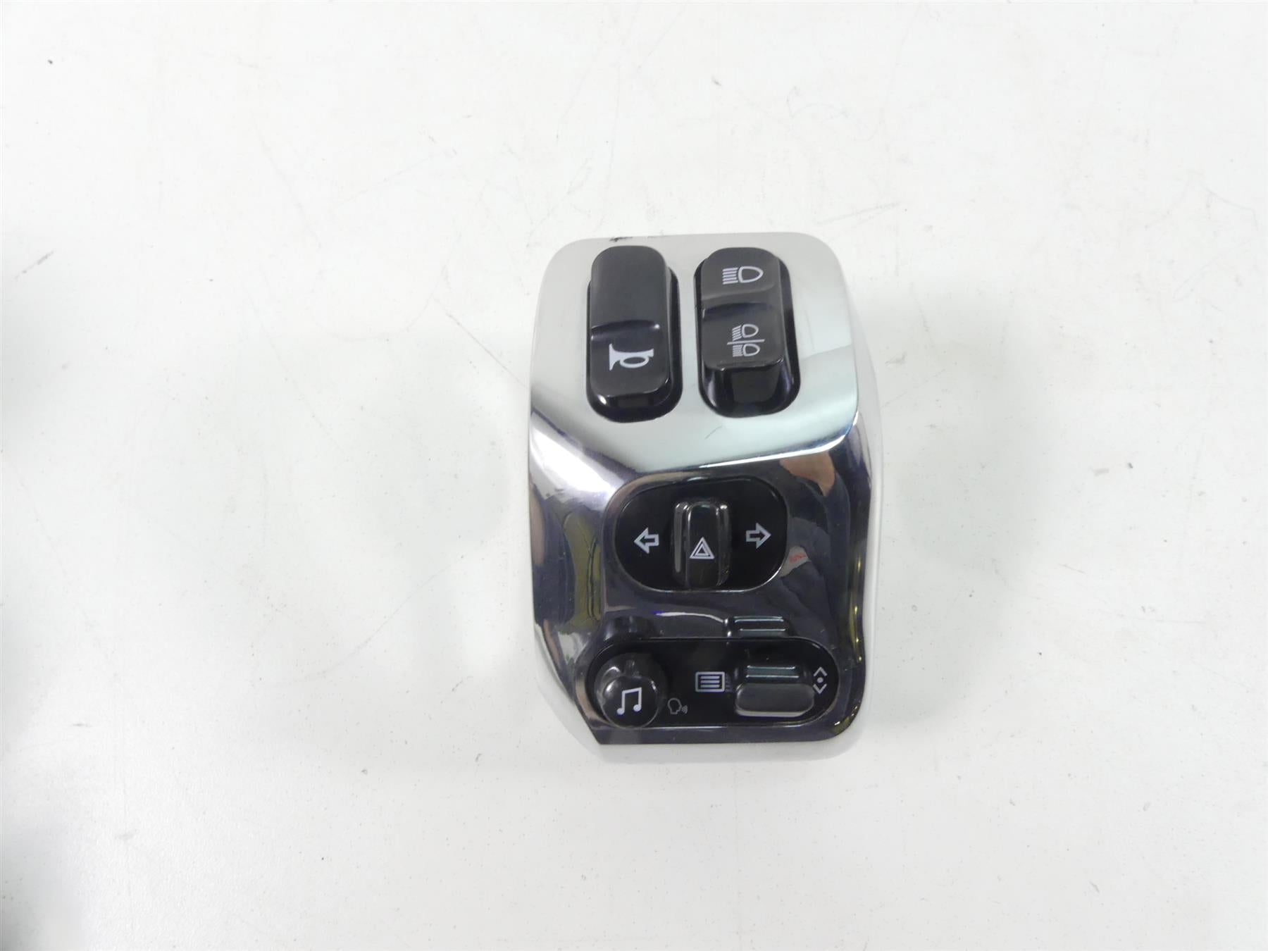 2020 Indian Roadmaster Left Hand Chrome Light Horn Control Switch 2415171 | Mototech271
