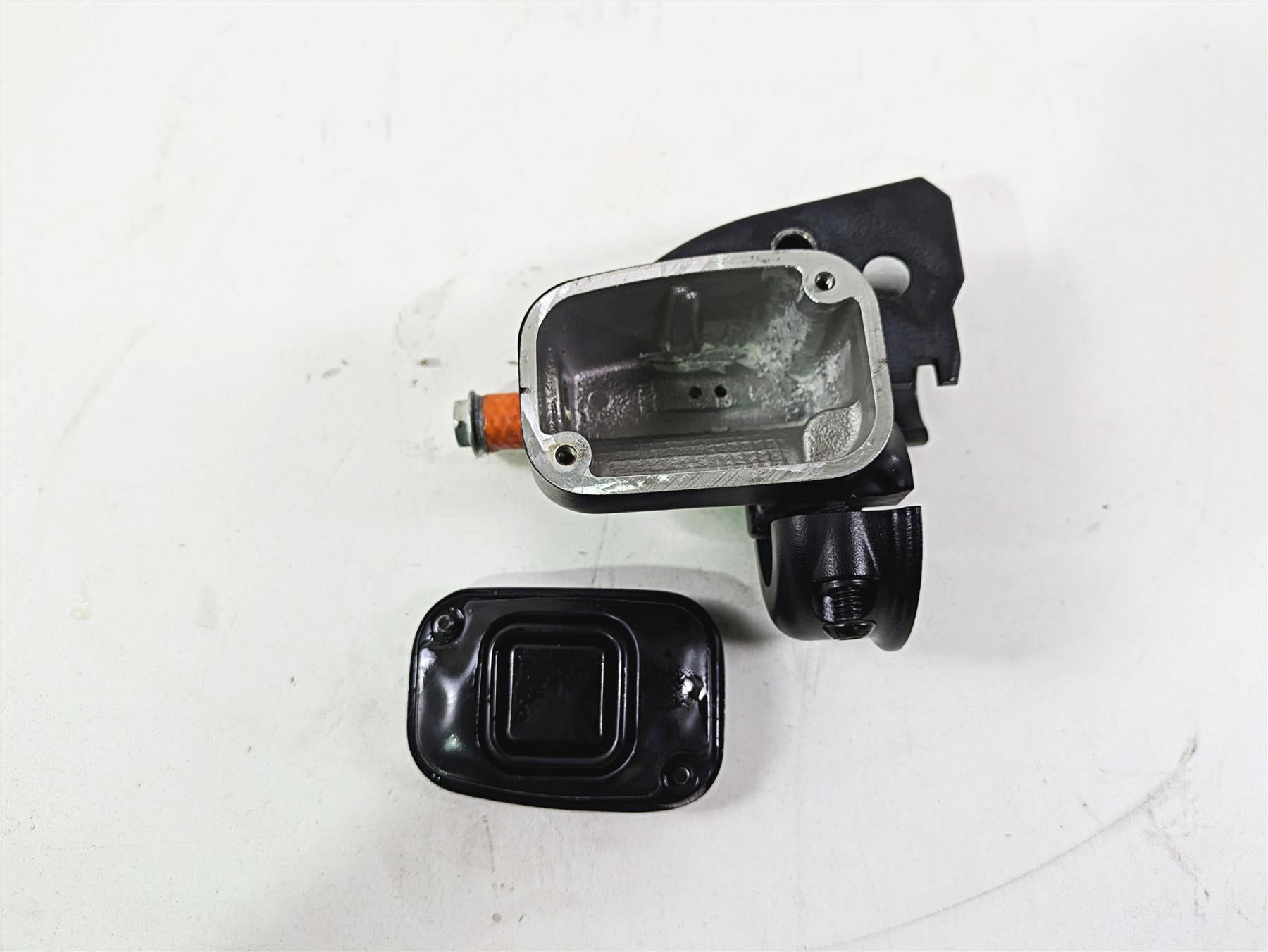 2020 Harley Softail FXST Standard Front Brake Master Cylinder 1/2" 41700233 {{ shop.shopifyCountryName }} - Mototech271
