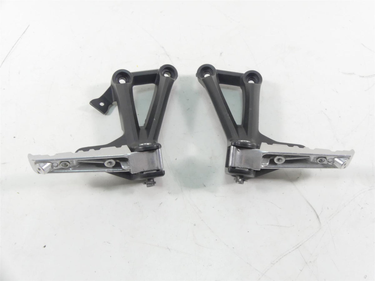 2015 Yamaha MT09 FZ09 Rear Passenger Foot Peg Footpeg Set 1RC-2742L-01-00 {{ shop.shopifyCountryName }} - Mototech271