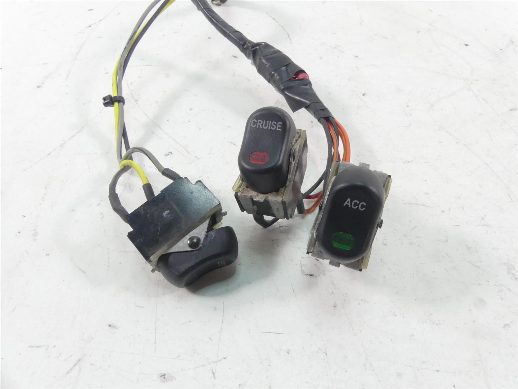 2005 Harley Touring CVO FLHTCSE Electra Glide Cruise Acc Spot Auxiliary Switch {{ shop.shopifyCountryName }} - Mototech271