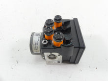 Load image into Gallery viewer, 2017 Triumph Thruxton 1200 R Abs Brake Pump Module Unit T2021931 | Mototech271
