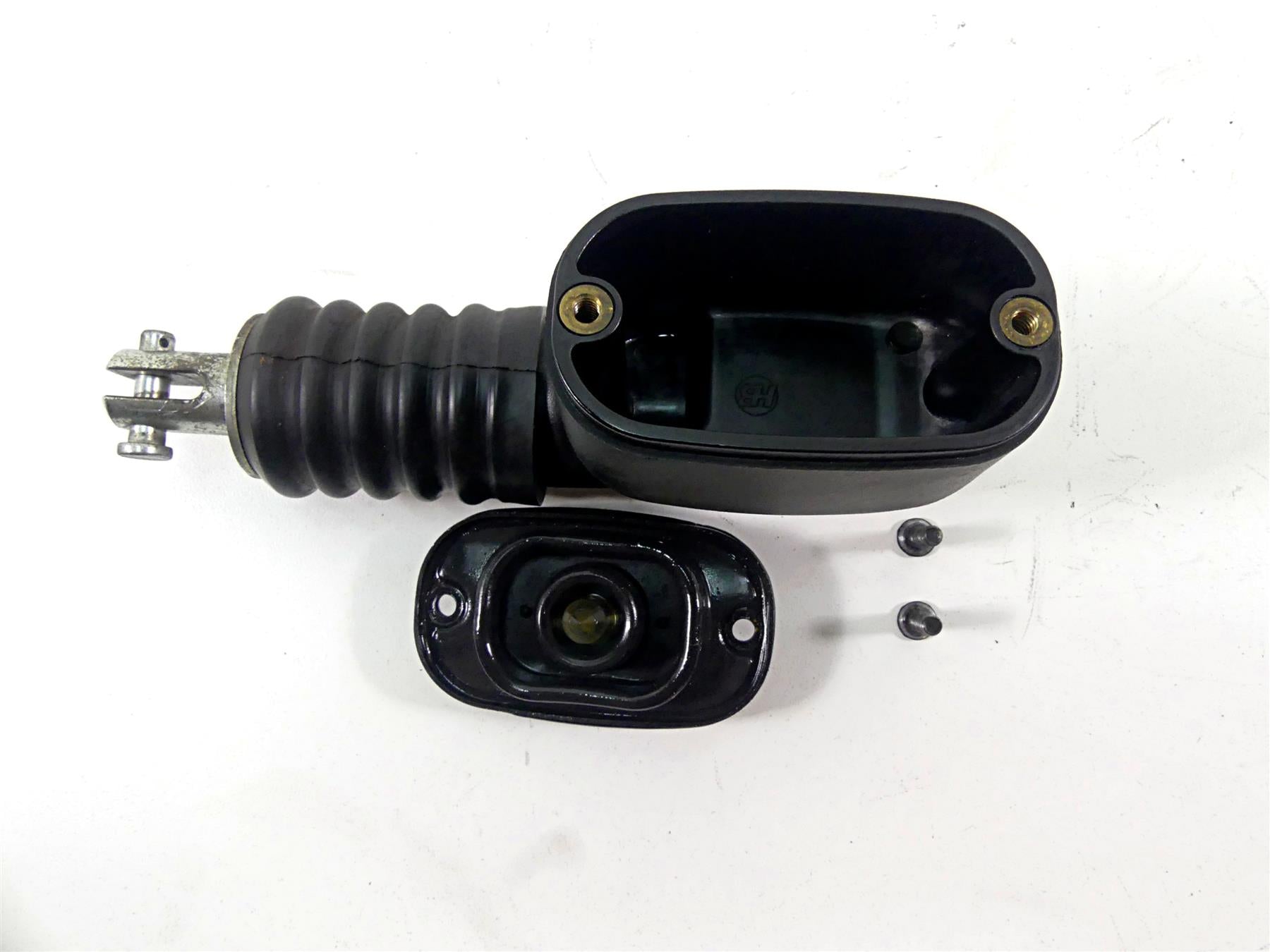 2003 Harley Touring FLHTCI E-Glide 100TH Rear Brake Master Cylinder 41755-99F {{ shop.shopifyCountryName }} - Mototech271