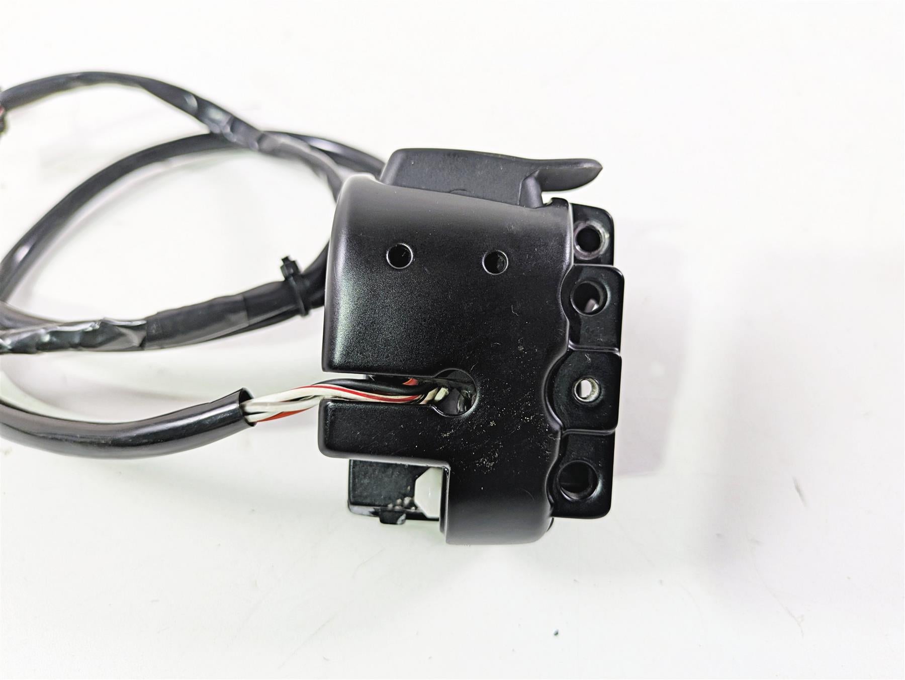 2022 Harley FXLRS Softail Low Rider Right Hand Control Switch READ 71500462A {{ shop.shopifyCountryName }} - Mototech271