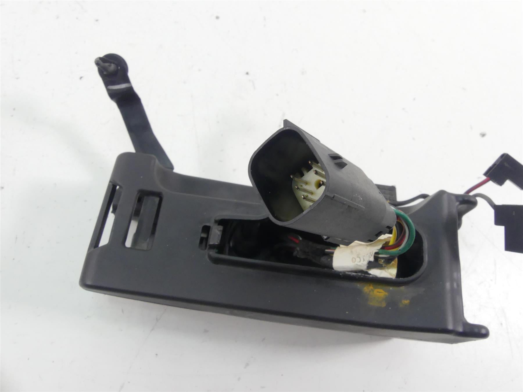 2021 Harley Softail FLSB Sport Glide Horn & Wiring Box 69201654 {{ shop.shopifyCountryName }} - Mototech271
