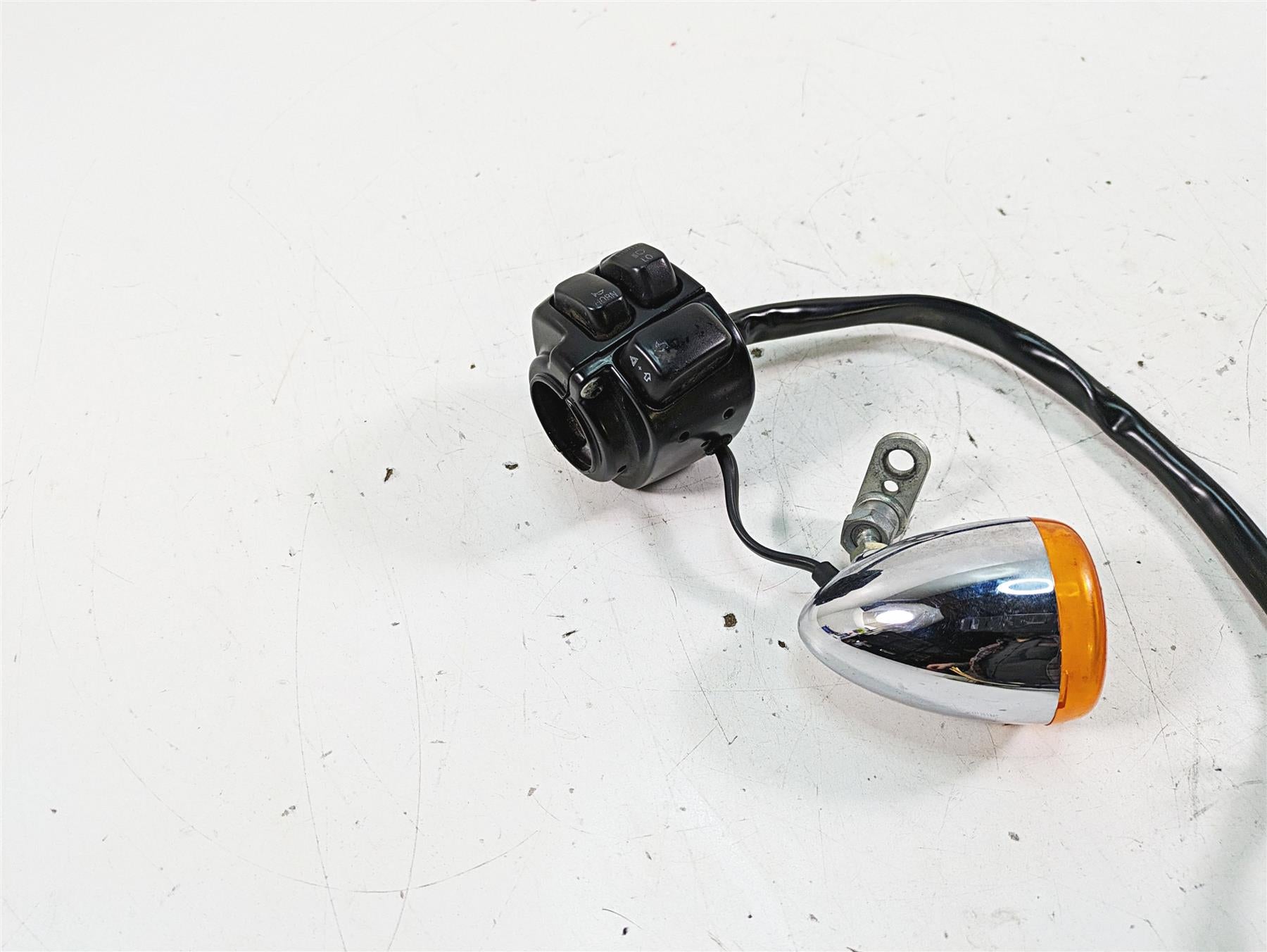 2009 Harley FXCWC Softail Rocker C Left Control Switch Blinker - Read 71682-06 {{ shop.shopifyCountryName }} - Mototech271