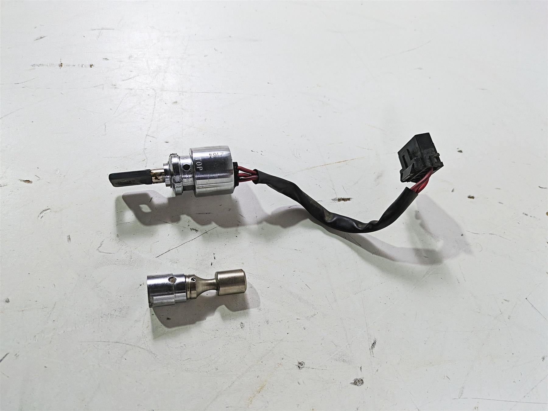 2003 Harley Dyna FXDL Low Rider 100TH Ignition Switch Key Steering Lock 71705-97 {{ shop.shopifyCountryName }} - Mototech271