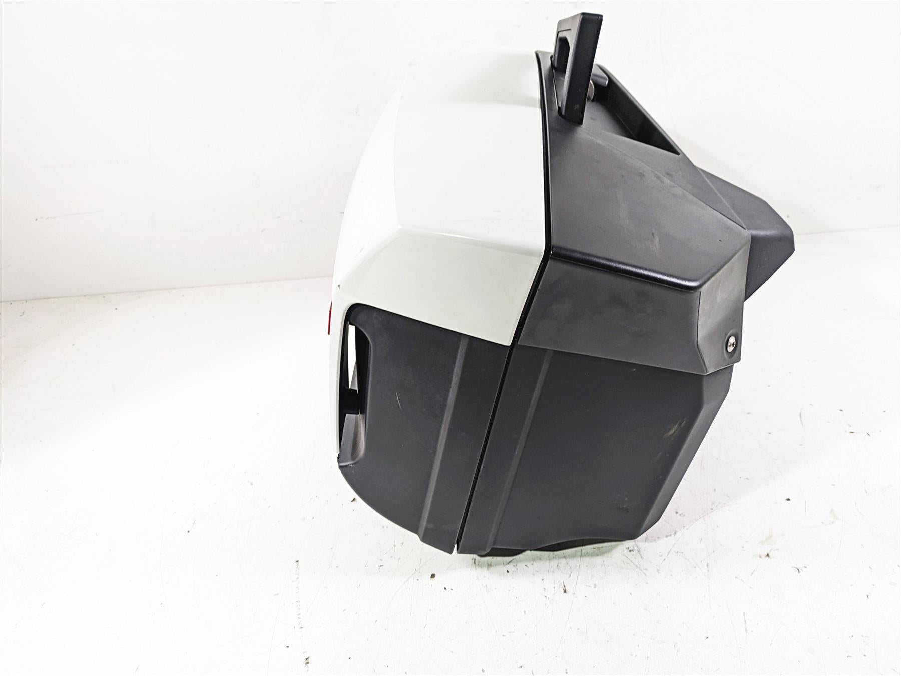 2022 BMW R1250 RT K052 Left Saddlebag Saddle Bag Case 46547728663 {{ shop.shopifyCountryName }} - Mototech271