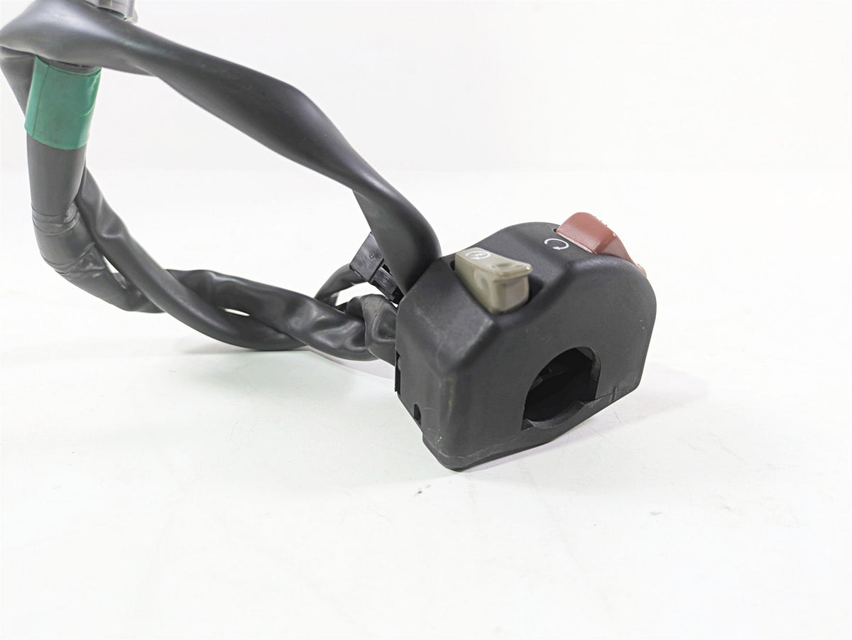 2020 Kawasaki ZX6R ZX636 Ninja Right Hand Control Switch Start Kill 46091-0421 {{ shop.shopifyCountryName }} - Mototech271