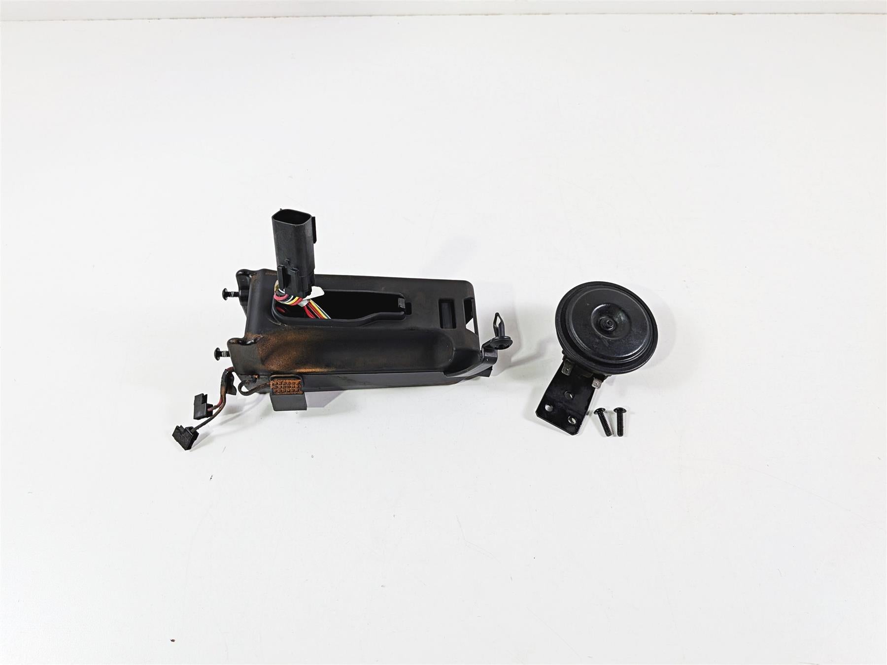 2022 Harley Softail FXLRST Low Rider Horn & Wiring Box 69201654 {{ shop.shopifyCountryName }} - Mototech271