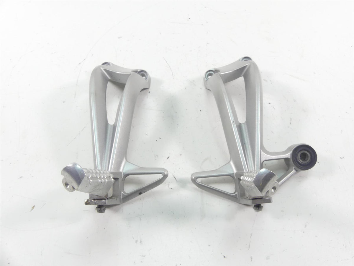 2008 Yamaha FZ1 Fazer Rear Passenger Footpeg Set 2D1-2741L-00-00 2D1-2742L-00-00 {{ shop.shopifyCountryName }} - Mototech271