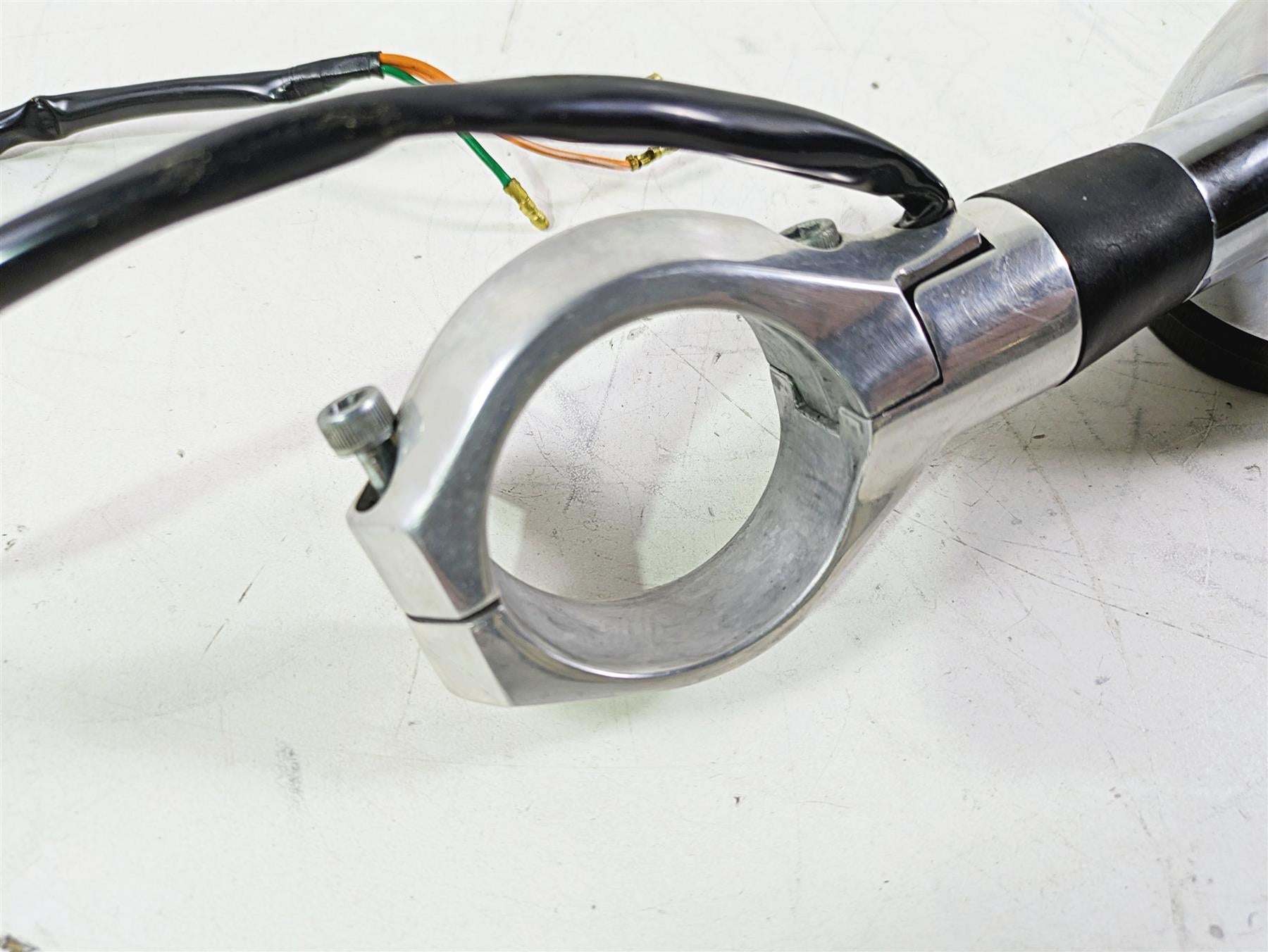 2002 Honda V-Twin VTX1800 C Front Left Blinker & Clamp 33450-MBH-673 {{ shop.shopifyCountryName }} - Mototech271