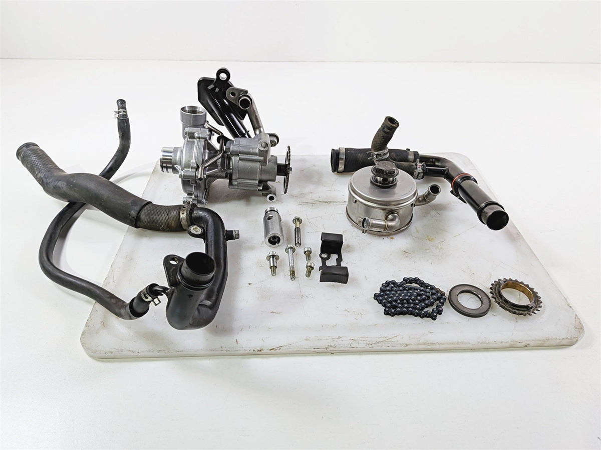 2008 Yamaha YZF R1 RN19 Oil & Water Pump Assembly - Tested 4C8-12420-21-00 {{ shop.shopifyCountryName }} - Mototech271