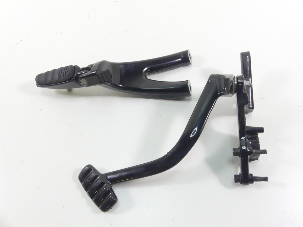 2018 Harley Softail FXFB Fat Bob Right Rider Footpeg & Brake Pedal Set 50500746 {{ shop.shopifyCountryName }} - Mototech271