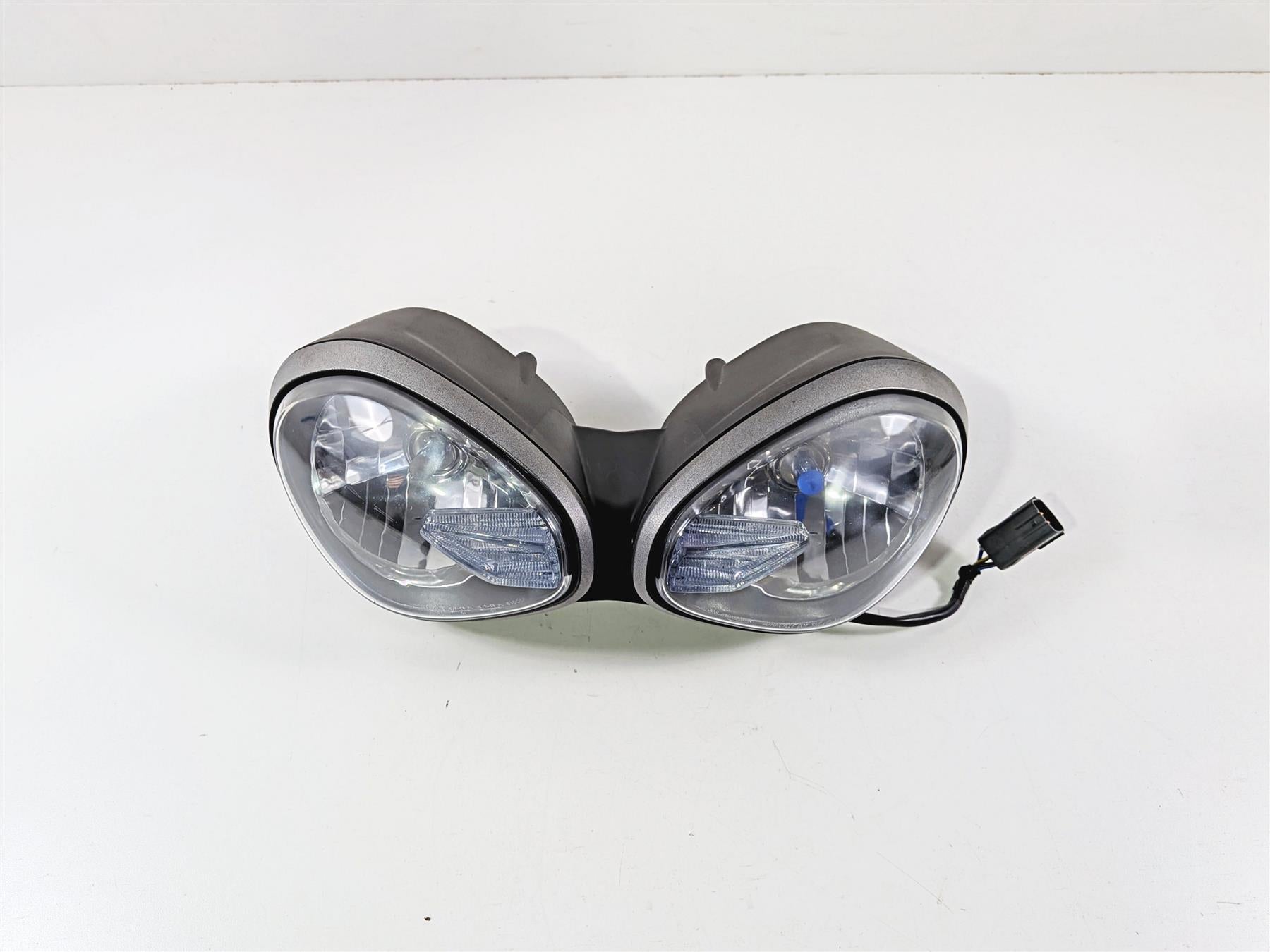 2019 Triumph Speed Triple RS 1050 Headlights Head Light Lamp -Scratch T2701345 {{ shop.shopifyCountryName }} - Mototech271