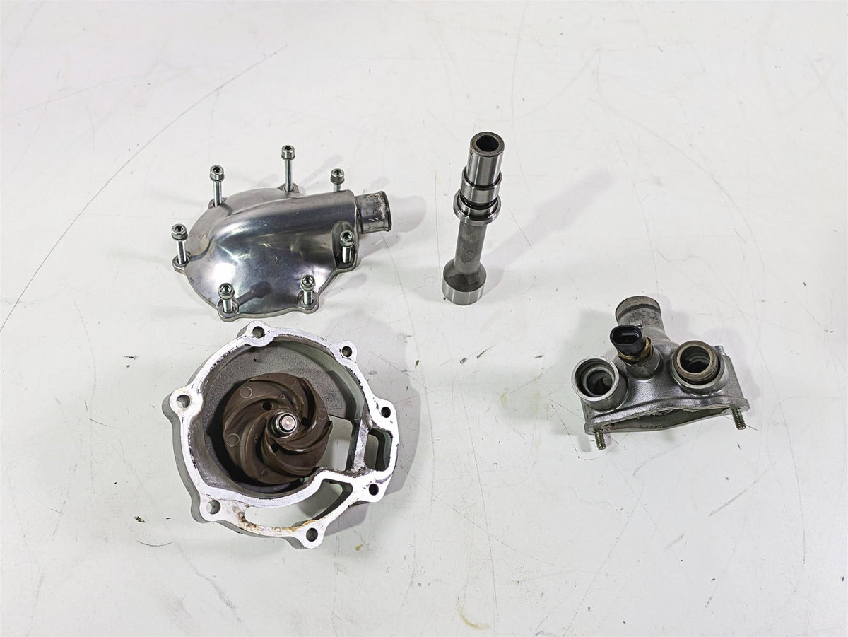 2010 Harley VRSCF Muscle Rod Waterpump Water Pump Housing Set 26750-01KA {{ shop.shopifyCountryName }} - Mototech271