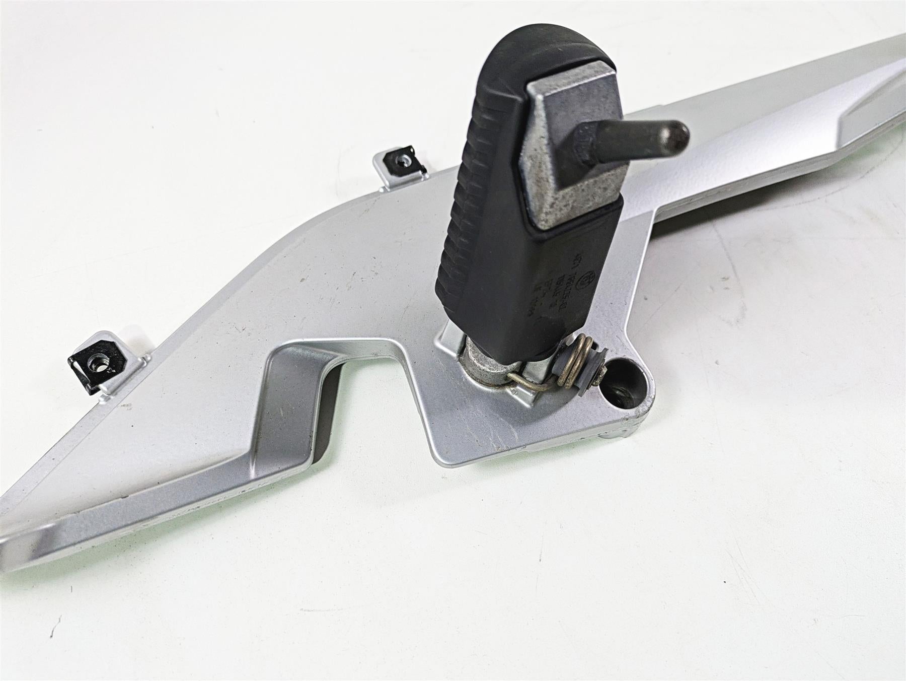 2010 BMW R1200RT K26 Left Foot Peg Bracket & Shifter Shift Lever 46717675289 {{ shop.shopifyCountryName }} - Mototech271