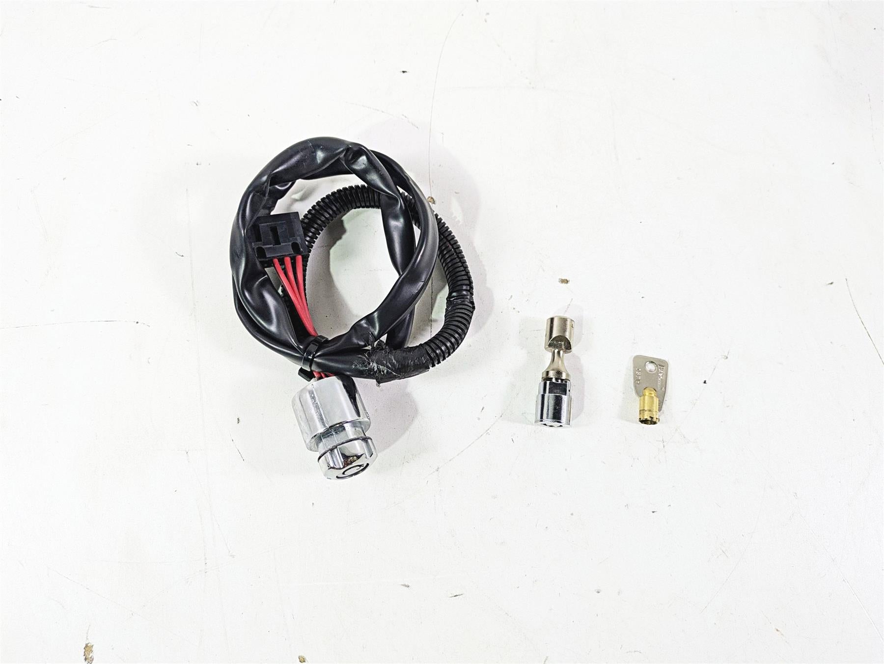 2009 Harley FXCWC Softail Rocker Ignition Switch Key Lock Set 71792-08 {{ shop.shopifyCountryName }} - Mototech271