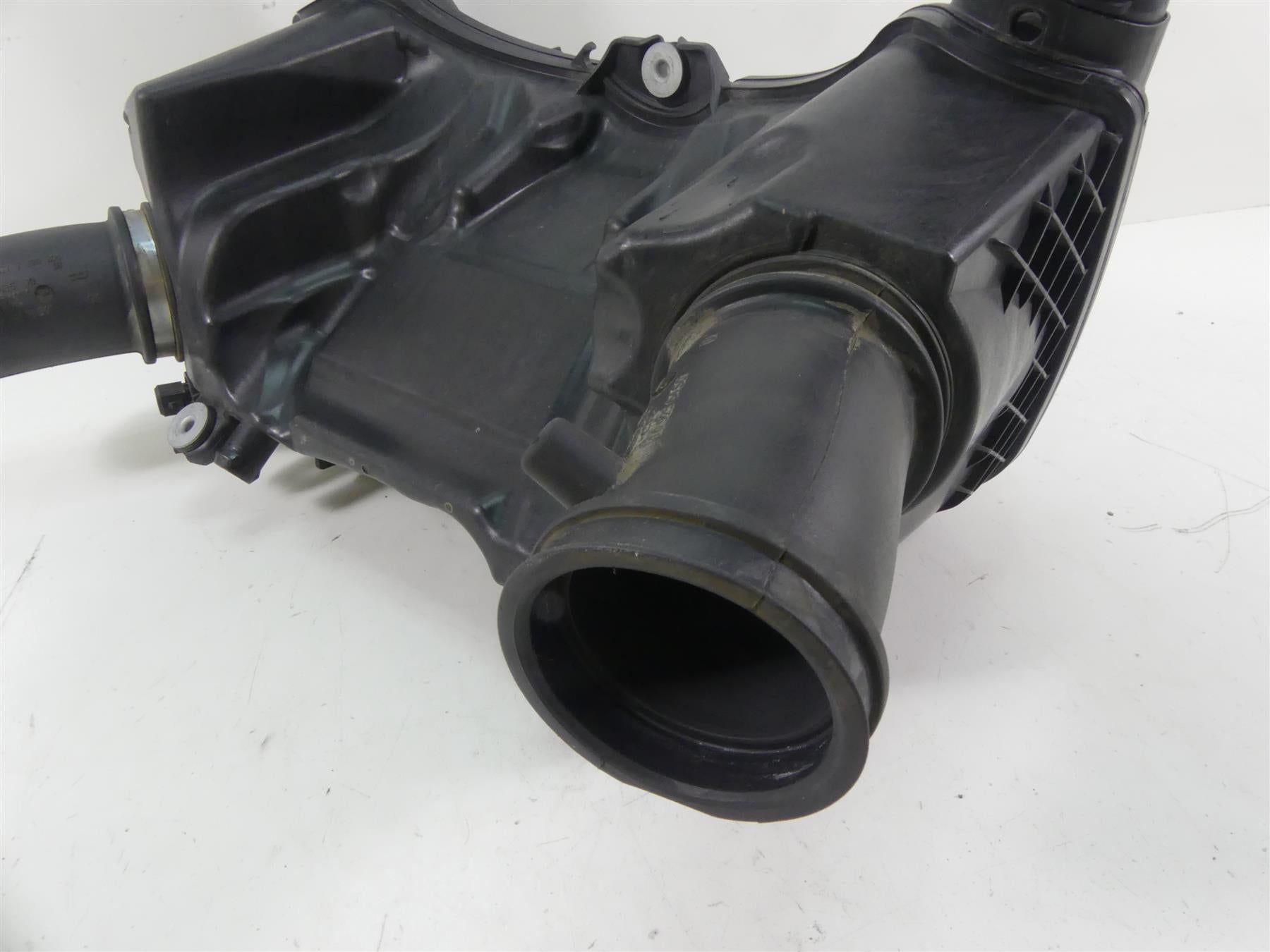 2017 BMW R1200RT K52 Air Cleaner Breather Filter Box Tubes Set 13717726792 {{ shop.shopifyCountryName }} - Mototech271