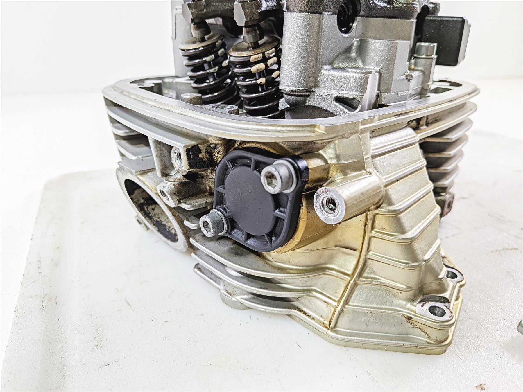 2004 BMW R1150GS R21 Right Cylinderhead Cylinder Head - Good Compression 7670534 {{ shop.shopifyCountryName }} - Mototech271