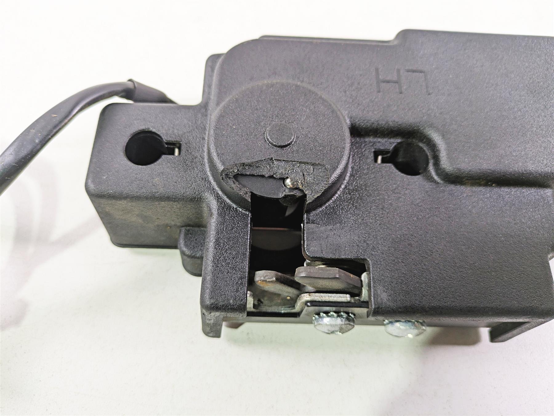2017 Indian Chieftain Limited Left Bag Lock Control Module - Read 4017838 {{ shop.shopifyCountryName }} - Mototech271