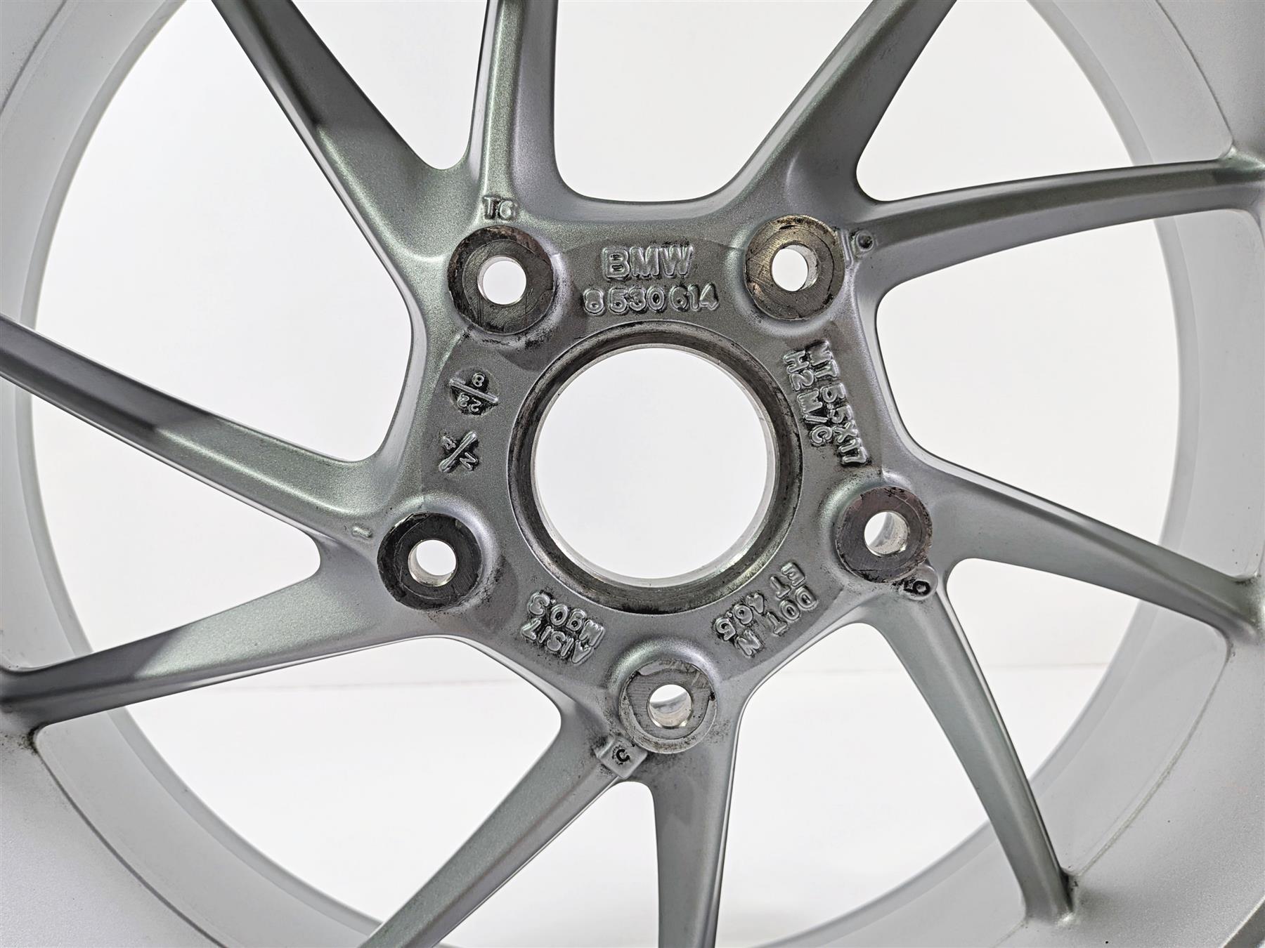 2023 BMW R1250RT RTP K52 Straight Silver Rear Wheel Rim 17x5.5 36317727235 {{ shop.shopifyCountryName }} - Mototech271