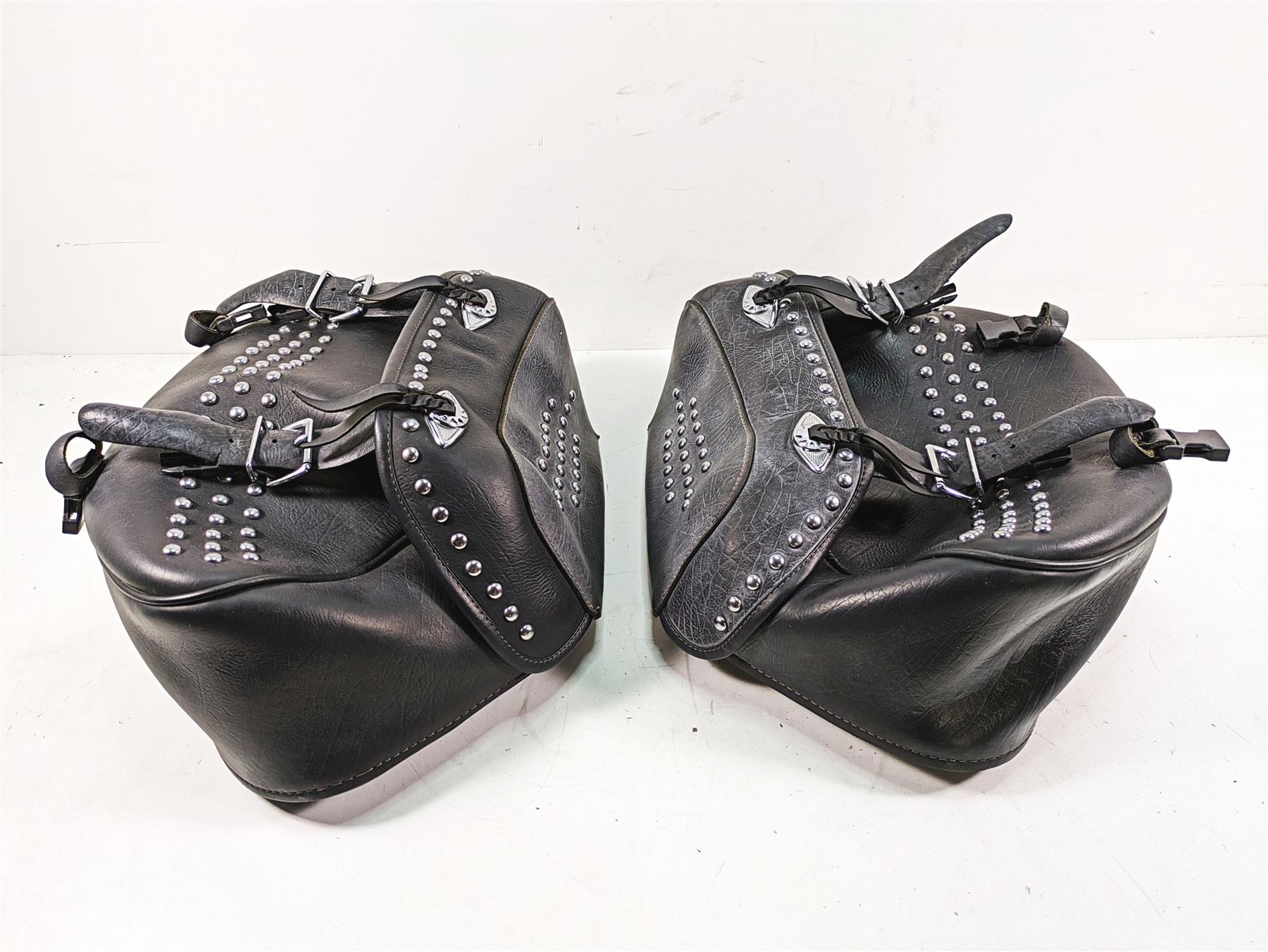 2013 Harley Softail FLSTC Heritage Classic Saddlebag & Mount Set 90477-09 | Mototech271