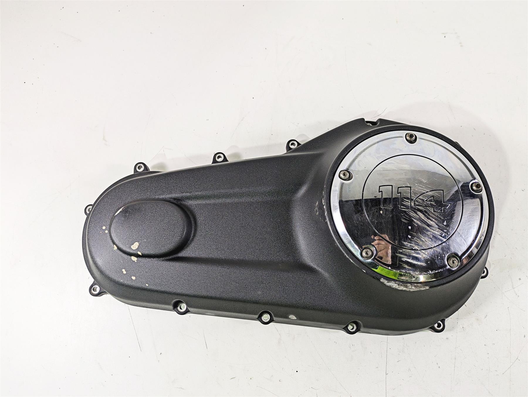 2018 Harley Softail FXFBS Fat Bob Outer Primary Drive Clutch Cover 25700559 {{ shop.shopifyCountryName }} - Mototech271