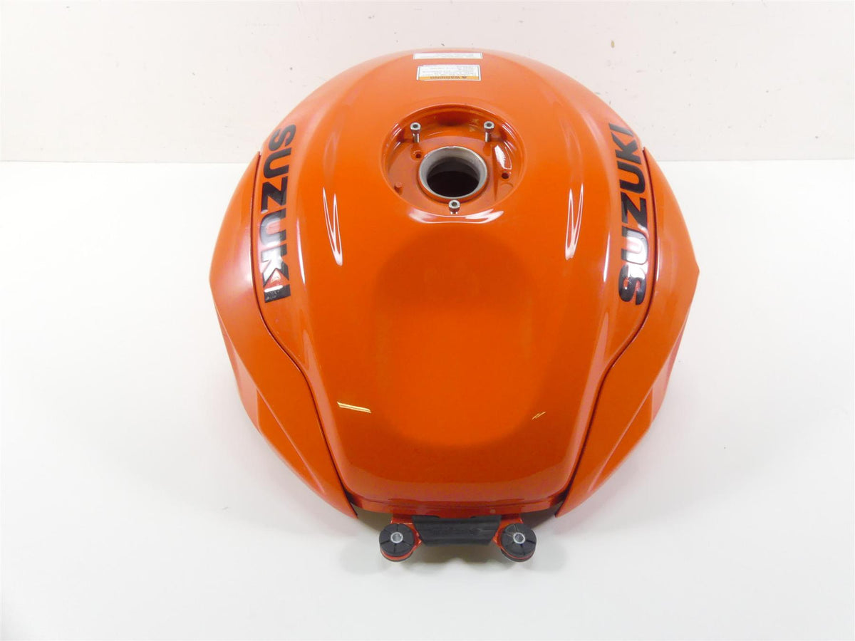 2022 Suzuki GSXR750 Fuel Gas Petrol Tank Reservoir - Read 44100-14JJ0-QRE {{ shop.shopifyCountryName }} - Mototech271